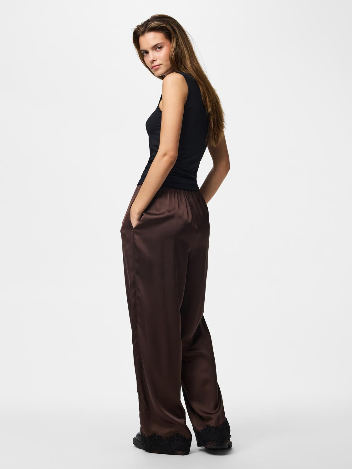 model_shot-back